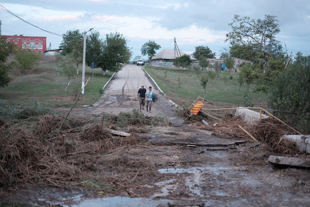 FOTO | Dorin Recean a vizitat localități din Leova, puternic afectate de ploi: „Drumul R34, Sărata-Nouă, a fost deblocat”