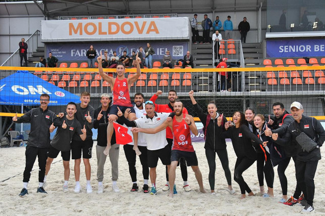 FOTO | Republica Moldova a găzduit, în premieră, Campionatul Balcanic la volei pe plajă