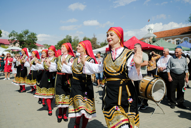 FOTO | Igor Grosu, la Festivalul „Etno Fest” din Taraclia: „Vrem să construim o societate incluzivă și puternică, care protejează tradițiile comunităților”