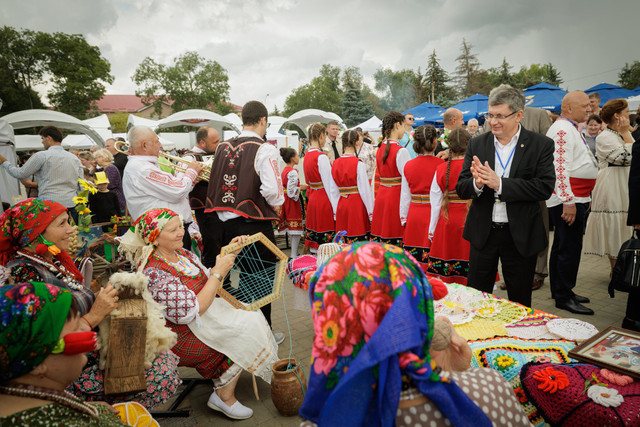 FOTO | Igor Grosu, la Festivalul „Etno Fest” din Taraclia: „Vrem să construim o societate incluzivă și puternică, care protejează tradițiile comunităților”