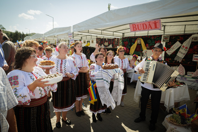 FOTO | Igor Grosu, la Festivalul „Etno Fest” din Taraclia: „Vrem să construim o societate incluzivă și puternică, care protejează tradițiile comunităților”