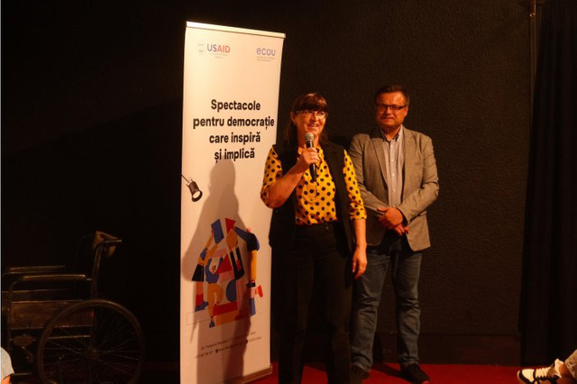 FOTO | „Un loc sub soare”, spectacol al Teatrului din Cahul, parte a proiectului USAID pentru democrație care inspiră și implică