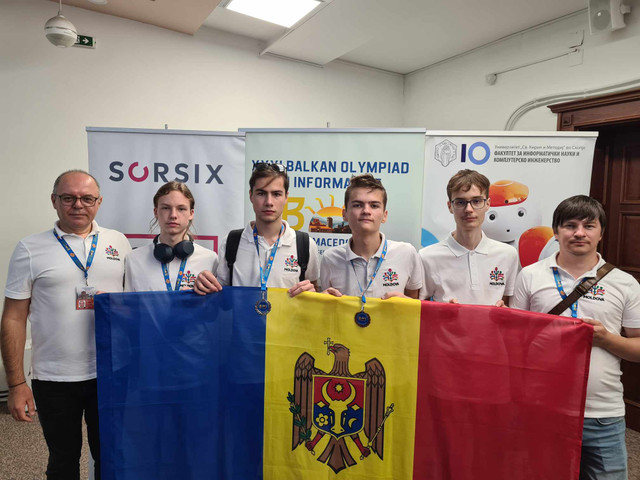 FOTO | Lotul olimpic al Republicii Moldova a obținut două medalii la Olimpiada Balcanică de Informatică din Macedonia de Nord