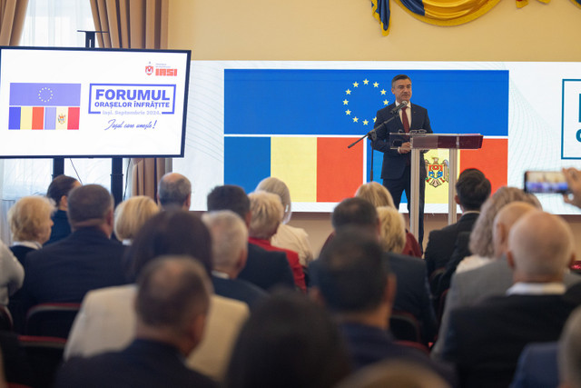 FOTO | Participanții Forumului Orașelor Înfrățite de la Iași au exprimat sprijin deplin pentru integrarea europeană a Republicii Moldova și Ucrainei