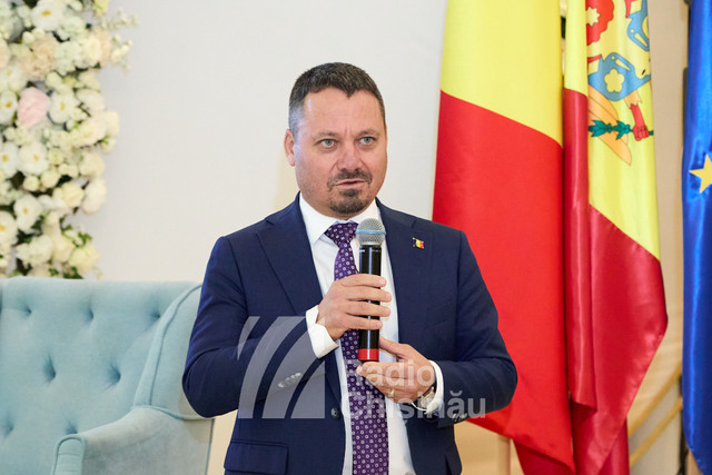 FOTO | A fost semnat contractul de construire a podului peste Prut de la Ungheni. Igor Grosu: „Acum se construiesc poduri din piatră, care să facă pentru totdeauna unirea dintre cele două maluri de Prut”