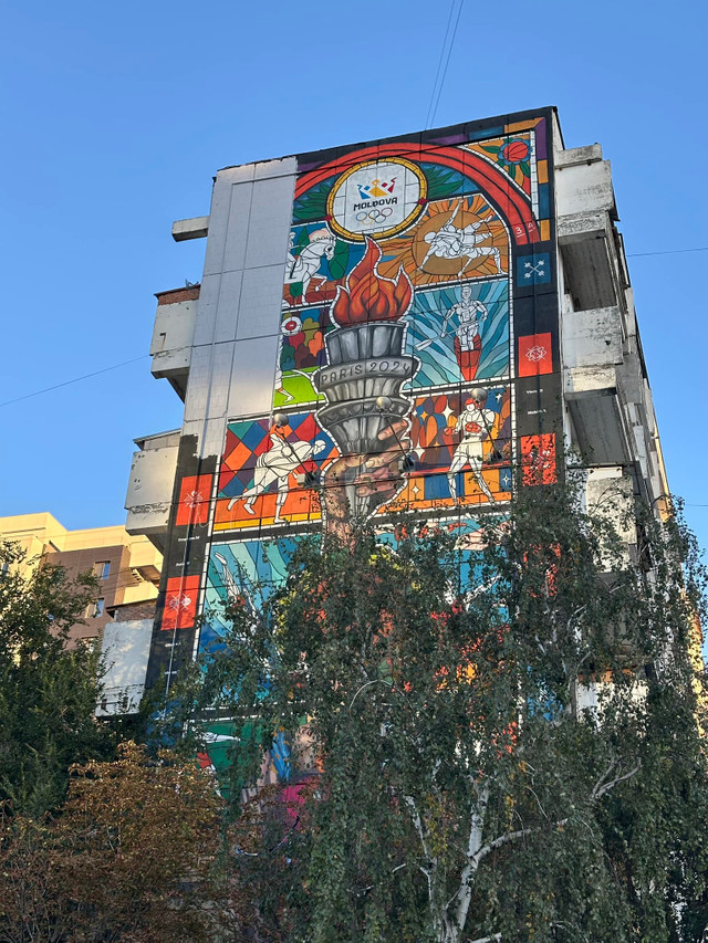 FOTO | A fost distrusă pictura murală „Visul Olimpic” aflată în centrul Chișinăului. Ce spun reprezentanții Primăriei