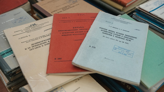 SIS continuă desecretizarea arhivelor prin decizia de publicare a unor manuale KGB-iste și NKVD-iste despre tehnicile de dezinformare, manipulare și propagandă sovietică, aplicate și în prezent