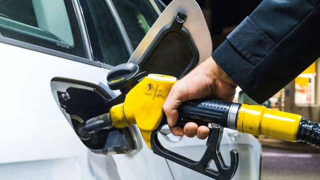 Benzina și motorina se ieftinesc la început de săptămână
