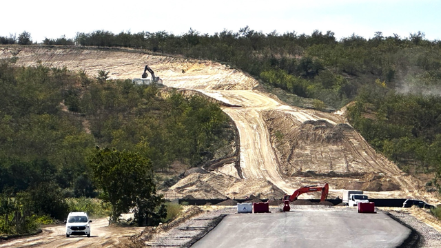 FOTO | Pe opt sectoare de drum din țară sunt în desfășurare proiecte de construcție și reabilitare