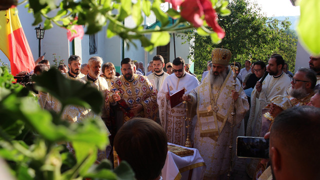 FOTO | Preoți ai Mitropoliei Basarabiei au sfințit un nou altar de rugăciune a Neamului Românesc, în raionul Călărași