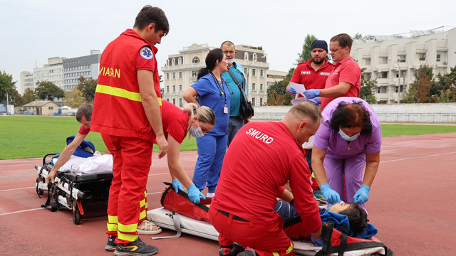 FOTO | Un băiat din Chișinău aflat în stare gravă de sănătate, transferat de urgență cu elicopterul SMURD la București 