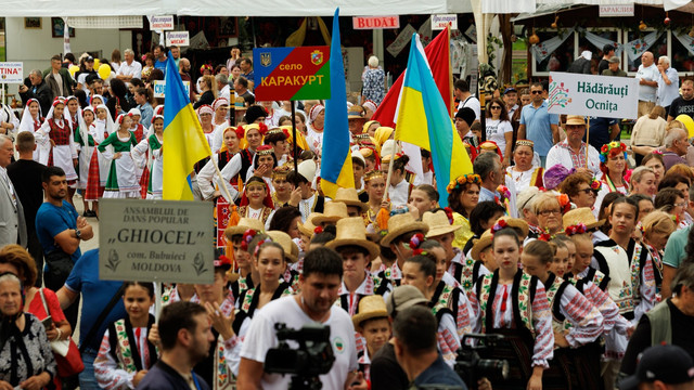 FOTO | Igor Grosu, la Festivalul „Etno Fest” din Taraclia: „Vrem să construim o societate incluzivă și puternică, care protejează tradițiile comunităților”