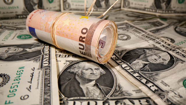 Euro se ieftinește
