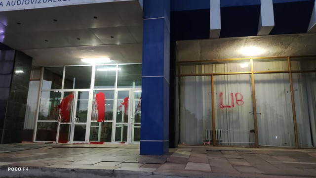 Clădirea companiei „Teleradio-Moldova” a fost vandalizată de persoane necunoscute