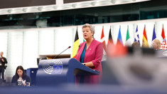 Comisia Europeană va cere statelor UE să decidă aderarea României și Bulgariei la Schengen și pe cale terestră până la finalul anului