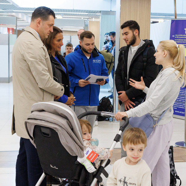 FOTO | Cei 11 cetățeni ai Republicii Moldova repatriați din Liban au ajuns la Chișinău, anunță MAE