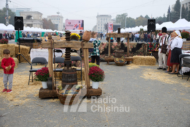 Ziua Națională a Vinului | Comisarul European pentru Agricultură: „R. Moldova are nevoie de UE, dar și UE are nevoie de voi, de produsele agricole, de vinul moldovenesc” (Galerie Foto)