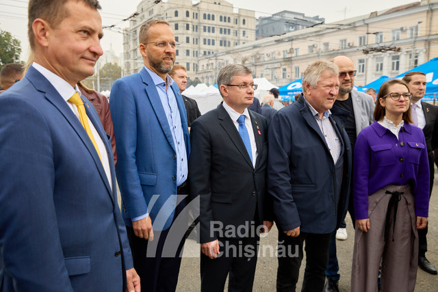 Ziua Națională a Vinului | Comisarul European pentru Agricultură: „R. Moldova are nevoie de UE, dar și UE are nevoie de voi, de produsele agricole, de vinul moldovenesc” (Galerie Foto)