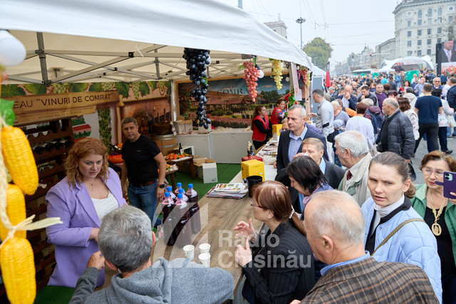 Ziua Națională a Vinului | Comisarul European pentru Agricultură: „R. Moldova are nevoie de UE, dar și UE are nevoie de voi, de produsele agricole, de vinul moldovenesc” (Galerie Foto)