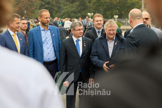 Ziua Națională a Vinului | Comisarul European pentru Agricultură: „R. Moldova are nevoie de UE, dar și UE are nevoie de voi, de produsele agricole, de vinul moldovenesc” (Galerie Foto)