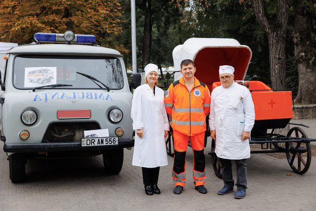 FOTO | La Chișinău a fost marcată Ziua Națională a Ambulanței. Igor Grosu: „Planul nostru este să construim în continuare un sistem de sănătate modern”