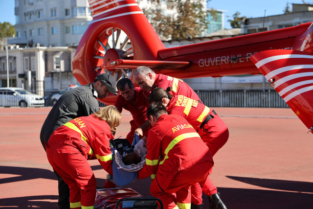 FOTO | O nouă intervenție aeriană SMURD: Un copil cu o boală genetică rară a fost transportat la un spital din Iași