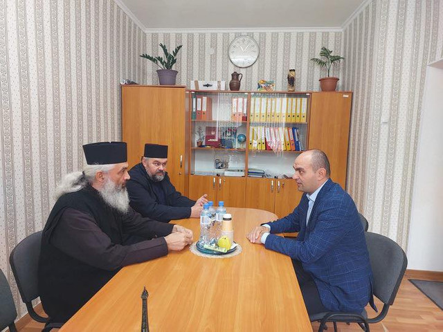 Clericii Episcopiei de Bălți a Mitropoliei Basarabiei au donat produse alimentare unei școli profesionale din Florești 