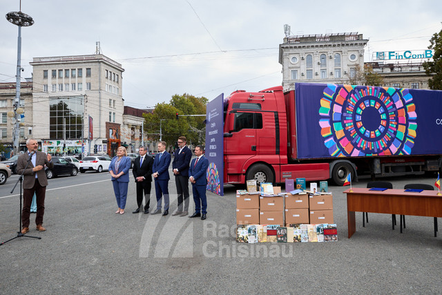 FOTO | România a donat Republicii Moldova peste 200 de mii de cărți. Adrian Dupu: „Este cea mai mare donație de acest gen din ultimii 34 de ani”