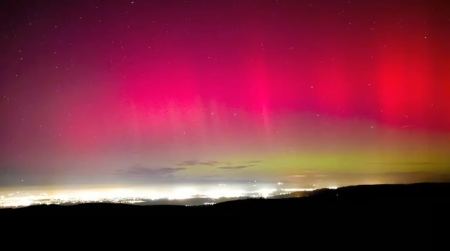 FOTO | Aurora boreală, spectacol de culori pe cerul mai multor localități din Republica Moldova