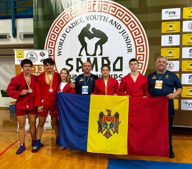 FOTO | Lotul național al Republicii Moldova a câștigat 4 medalii la Campionatul Mondial de Sambo pentru juniori și tineret, desfășurat în Cipru