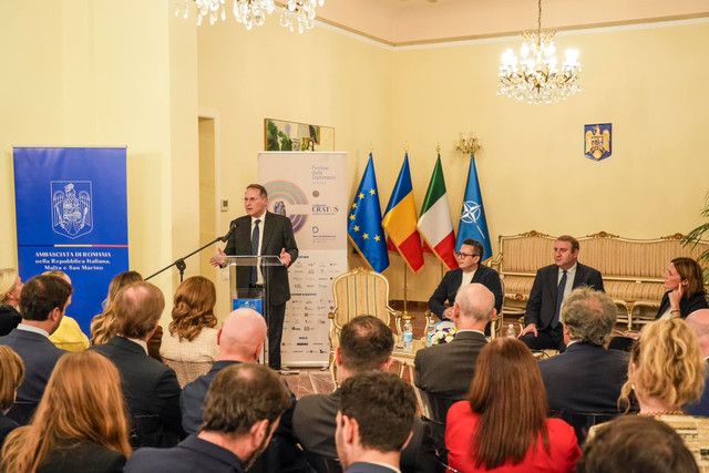 FOTO | Ambasadele României și a Republicii Moldova în Italia au organizat, în colaborare, o conferință despre dezinformare în contextul referendumului de aderare la UE 