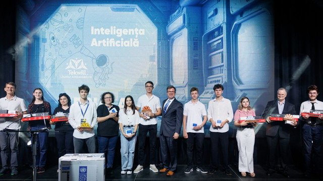 FOTO | Doi elevi din Chișinău au obținut locul I la o competiție globală de inteligență artificială