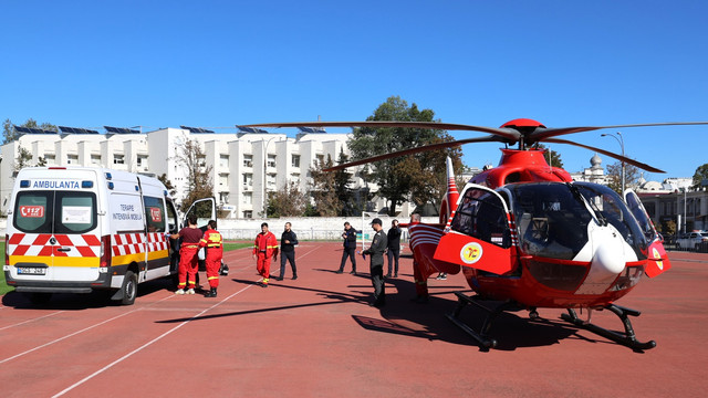 FOTO | O nouă intervenție aeriană SMURD: Un copil cu o boală genetică rară a fost transportat la un spital din Iași