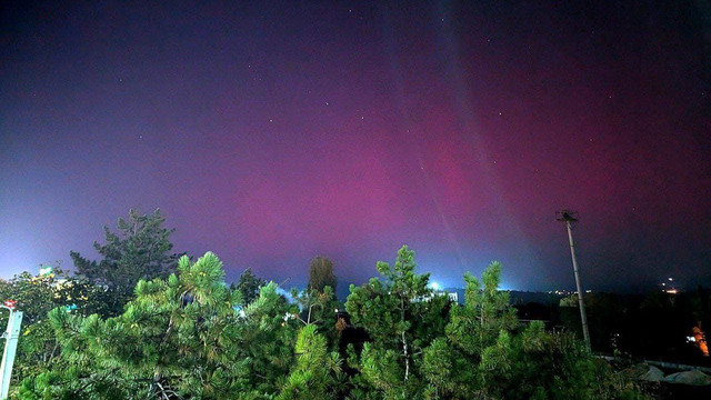 FOTO | Aurora boreală, spectacol de culori pe cerul mai multor localități din Republica Moldova