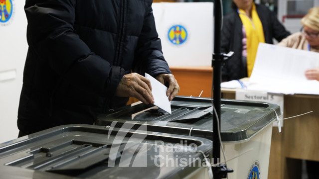 LIVE TEXT | Rezultate preliminare la alegerile prezidențiale și referendumul privind integrarea europeană. UPDATE: Au fost preocesate 99,46% din procesele verbale pentru referendum