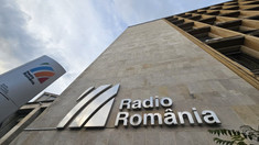 La mulți ani, Radio România! Azi se împlinesc 96 de ani de când a fost difuzată în eter prima emisiune a Societății de Difuziune Radiotelefonică din România, cu anunțul: „Alo, alo, aici Radio București“