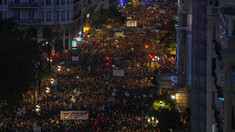 Protest cu zeci de mii de oameni în Valencia, în urma inundațiilor. „Mâinile noastre sunt pătate cu noroi, ale voastre cu sânge”