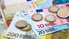 Moneda unică europeană coboară sub pragul de 19 lei, la început de săptămână