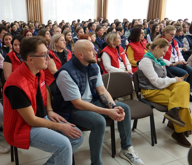 „Sunt PRO, sunt PROfesor” | 200 de tineri profesori din Republica Moldova s-au reunit la o tabără organizată de MEC (FOTO)