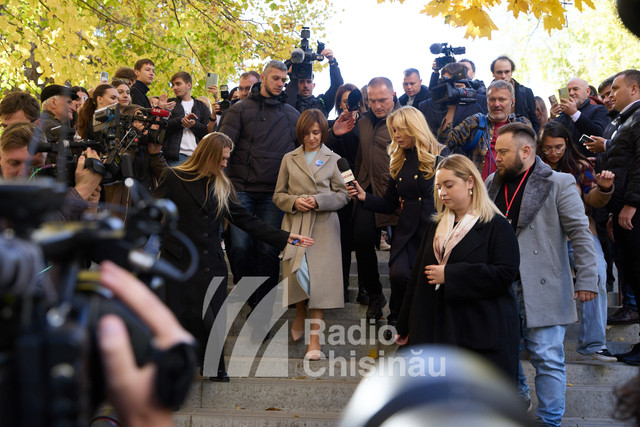 FOTO | Maia Sandu: „Astăzi, mai mult ca niciodată, trebuie să fim uniți, să ne păzim votul și independența. Capul sus, moldoveni!”