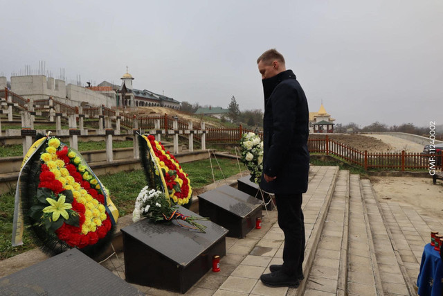 Secretarul de stat al DRRM, Adrian Dupu, a adus un omagiu eroilor români din al II-lea Război Mondial, la Cimitirul de Onoare Românesc de la Țiganca (FOTO)