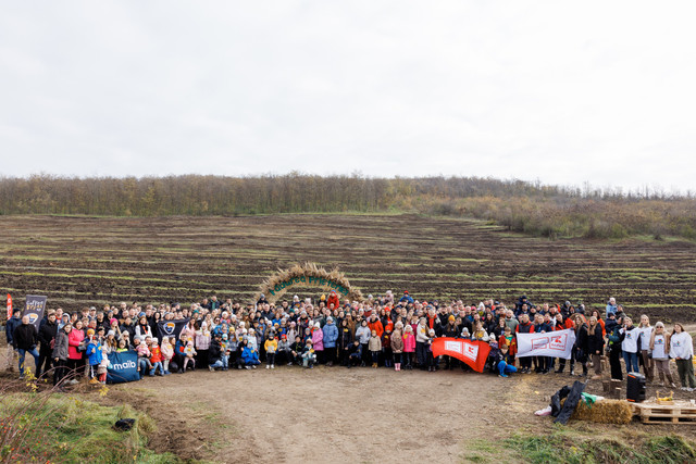 FOTO | Maia Sandu a participat la prima zi a campaniei de împădurire: „Fiecare puiet sădit este un pas înainte spre o planetă mai curată, spre o țară mai verde”