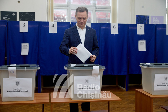 FOTO | Adrian Dupu a votat la Chișinău: „Am votat pentru că iubesc România. Am votat și cu gândul la Republica Moldova”