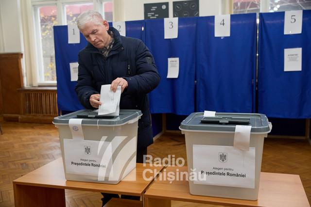 VOX Radio Chișinău | „Vrem un președinte pentru prosperitatea României Mari”. Pentru ce au votat românii din Republica Moldova la alegerile prezidențiale din România (FOTO)