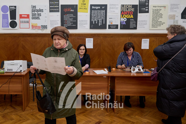 VOX Radio Chișinău | „Vrem un președinte pentru prosperitatea României Mari”. Pentru ce au votat românii din Republica Moldova la alegerile prezidențiale din România (FOTO)