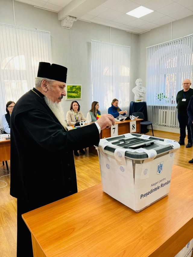 Mitropolitul Basarabiei, ÎPS Petru, a votat la alegerile prezidențiale din România, în Chișinău