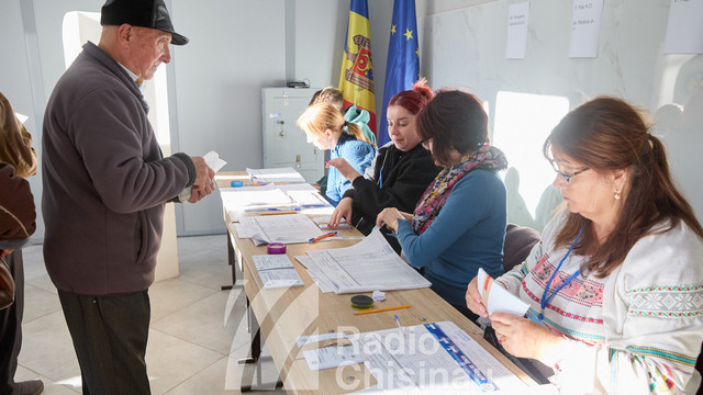 Rata de participare a cetățenilor este mai mare în turul II al alegerilor decât în primul, la două ore de la deschiderea secțiilor de votare