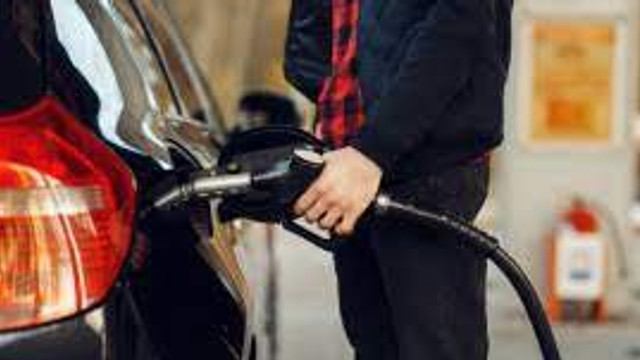 Benzina va costa mai puțin mâine, 21 noiembrie. Prețul motorinei se menține