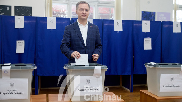 FOTO | Adrian Dupu a votat la Chișinău: „Am votat pentru că iubesc România. Am votat și cu gândul la Republica Moldova”