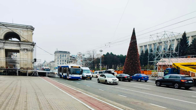 Circulație sistată în Piața Marii Adunări Naționale. Traseul transportului public